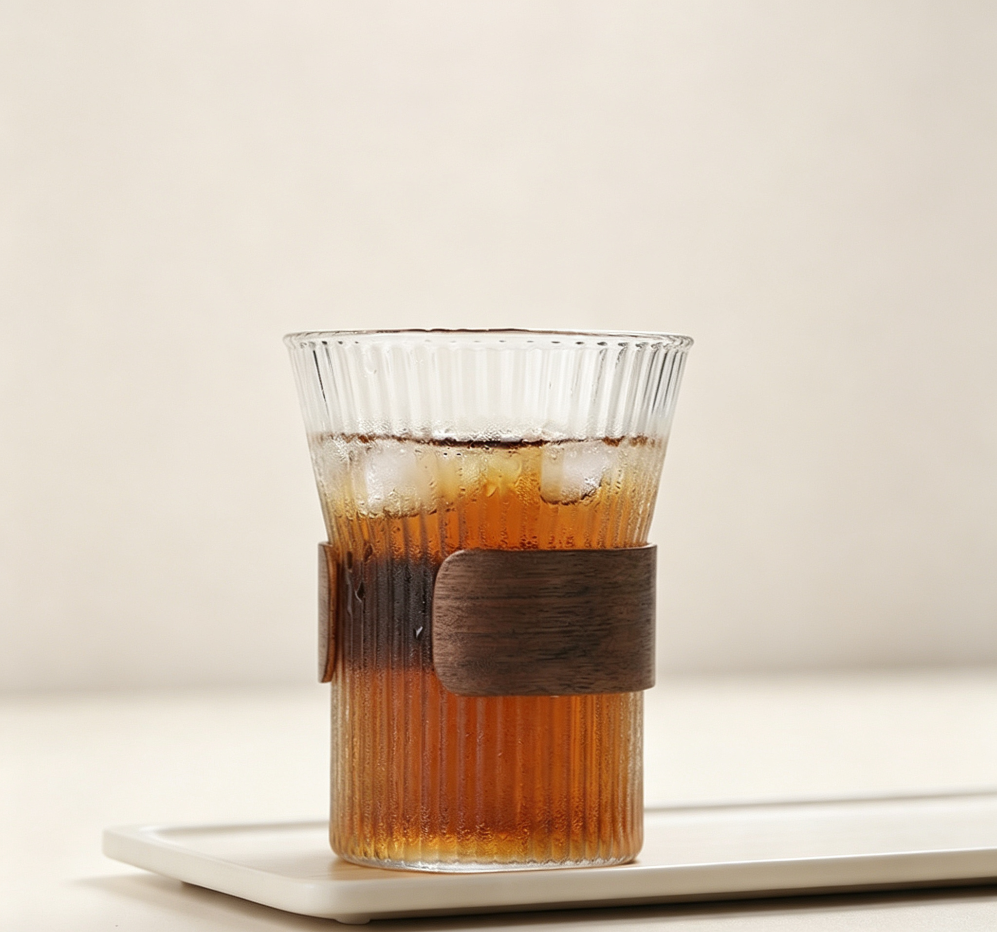 Vintage Fluted Funnel-Shaped Glass Tumbler, Insulated Wooden Band for Iced Latte & Fruit Tea